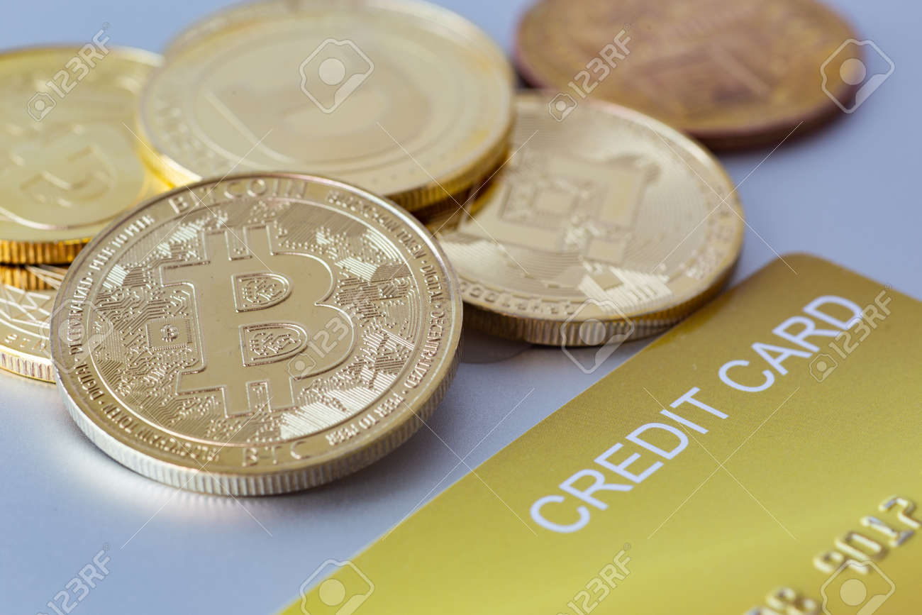 회색 배경에 황금 Dogecoin 동전 암호 화폐 Dogecoin Doge 암호 화폐 로열티 무료 사진, 그림, 이미지 그리고  스톡포토그래피. Image 169606990