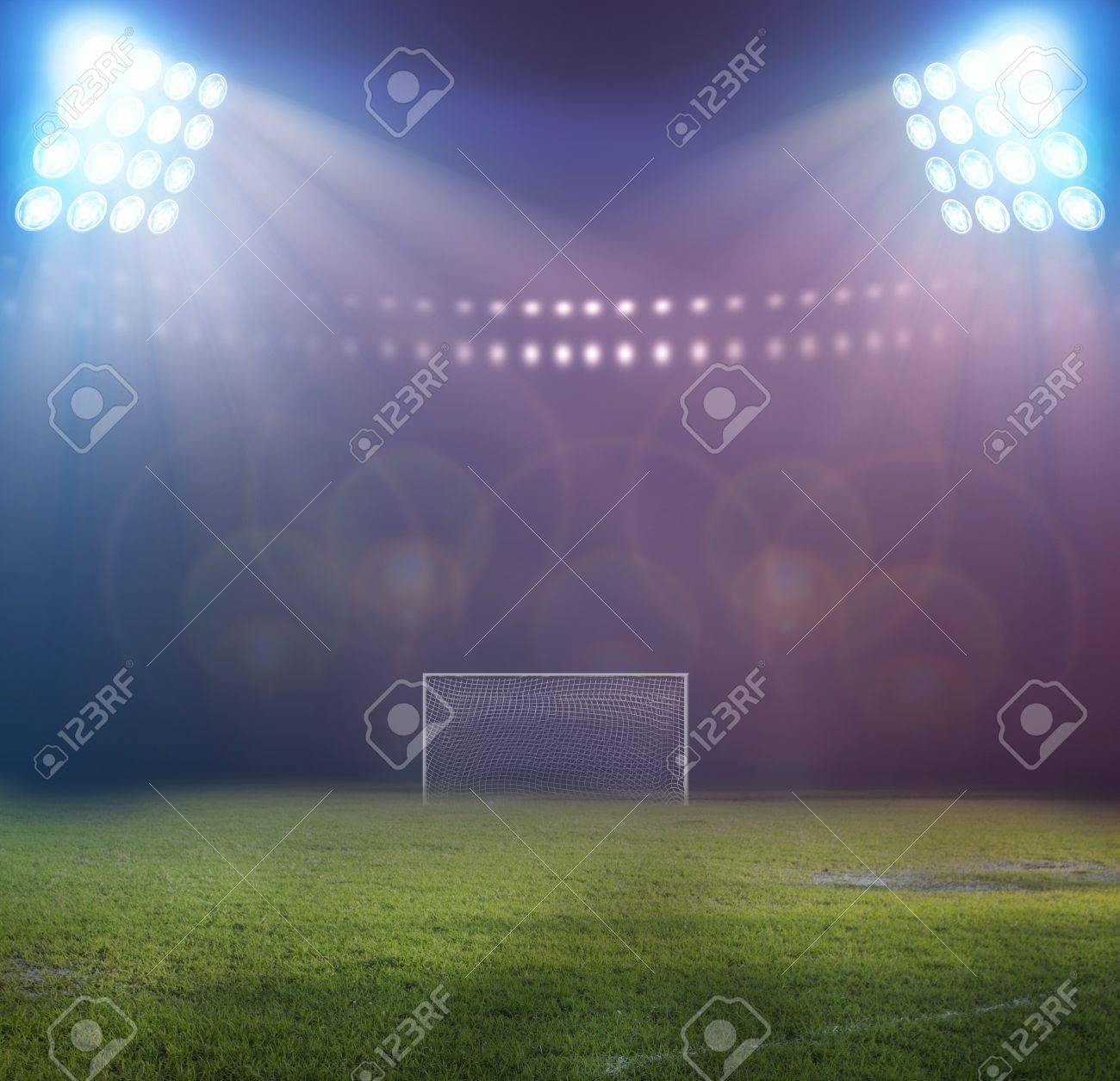 夜のスタジアムのライト の写真素材 画像素材 Image