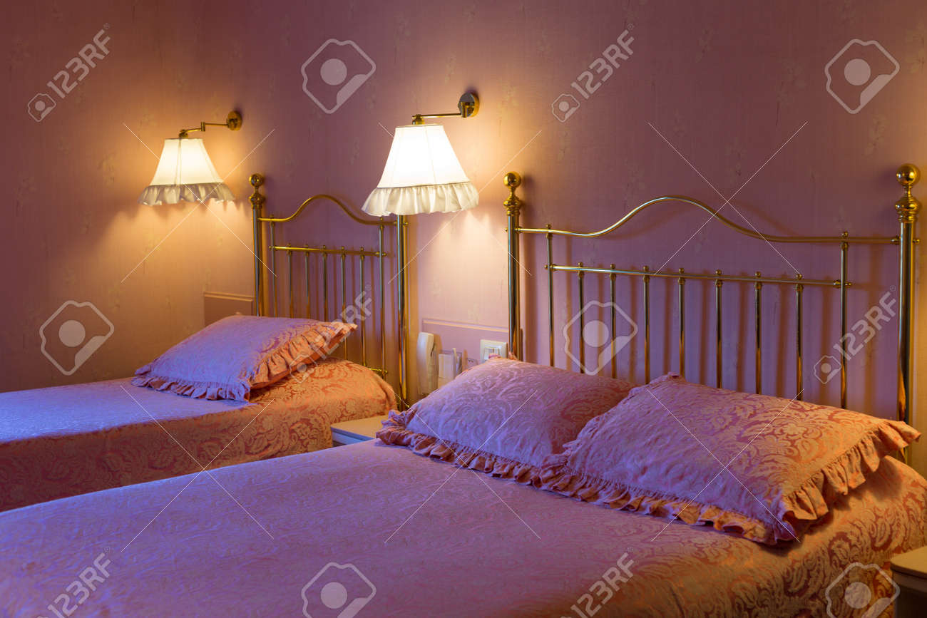 hotel bedside lights