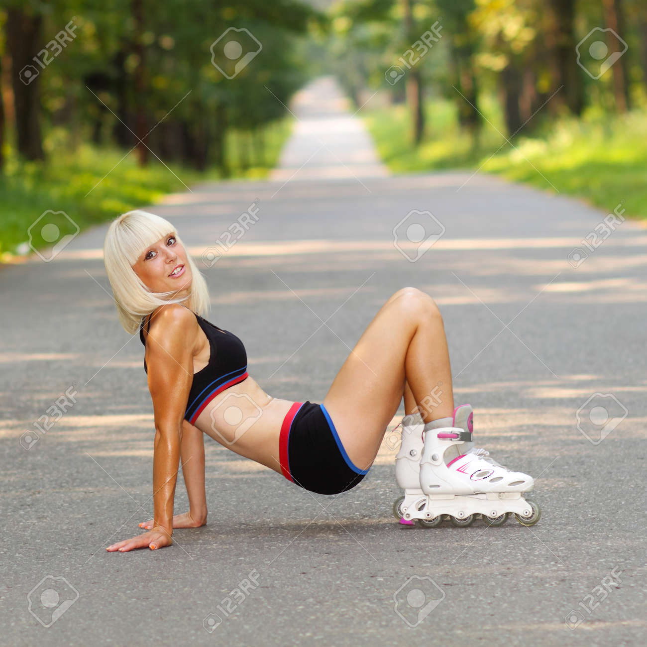 фотосессия на роликах. алессандра амбросио ноги. ролики для девочек. ролики для девочек. ножки девушек.