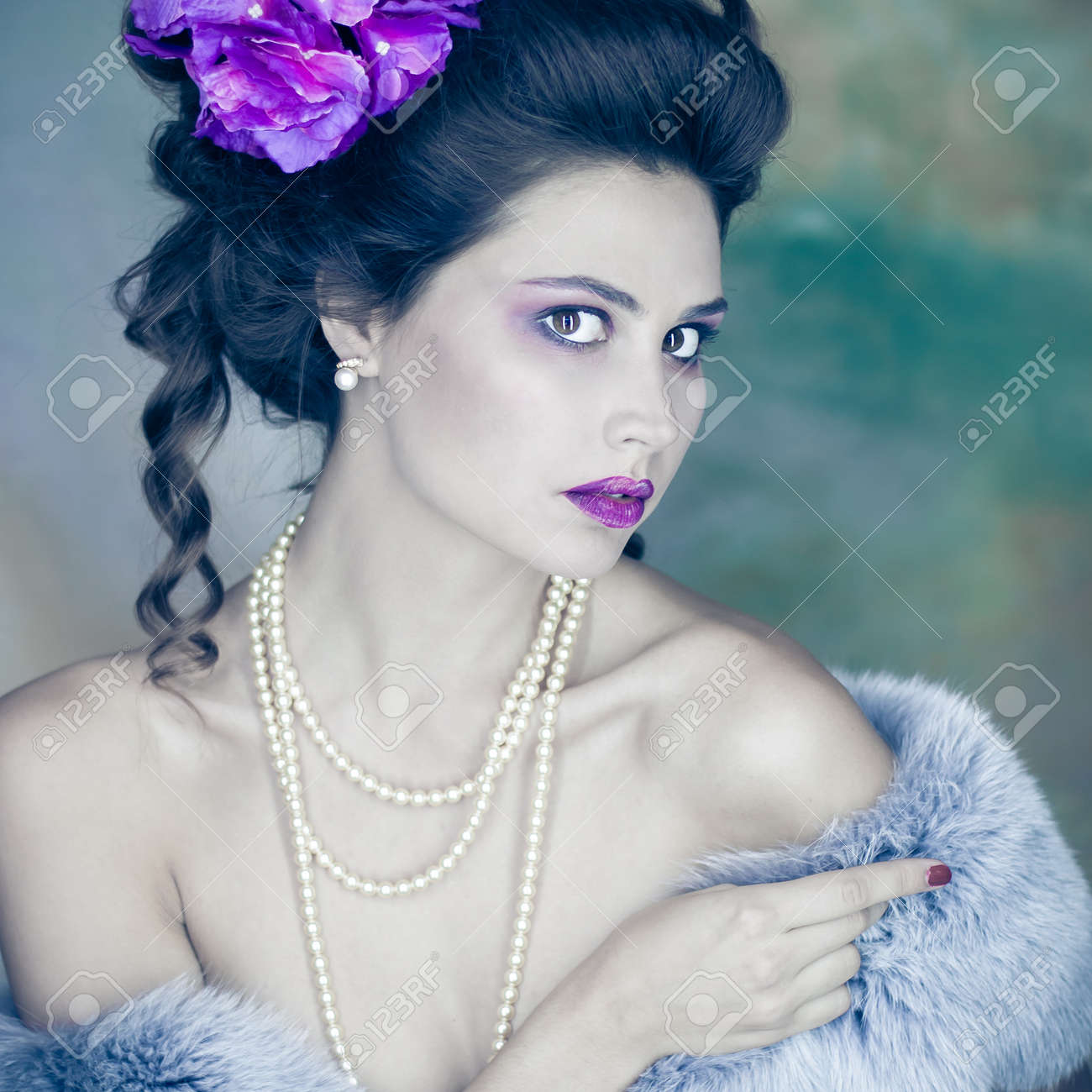 affiche portrait de femme vintage bijoux affiche portrait de femme vintage bijoux