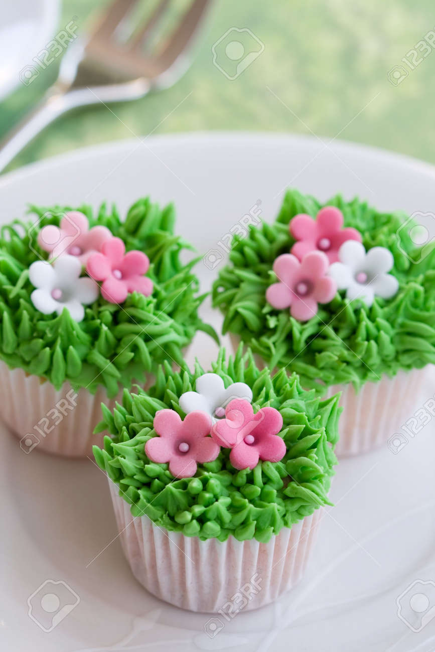 Jardin Fleuri Gateaux Banque D Images Et Photos Libres De Droits Image