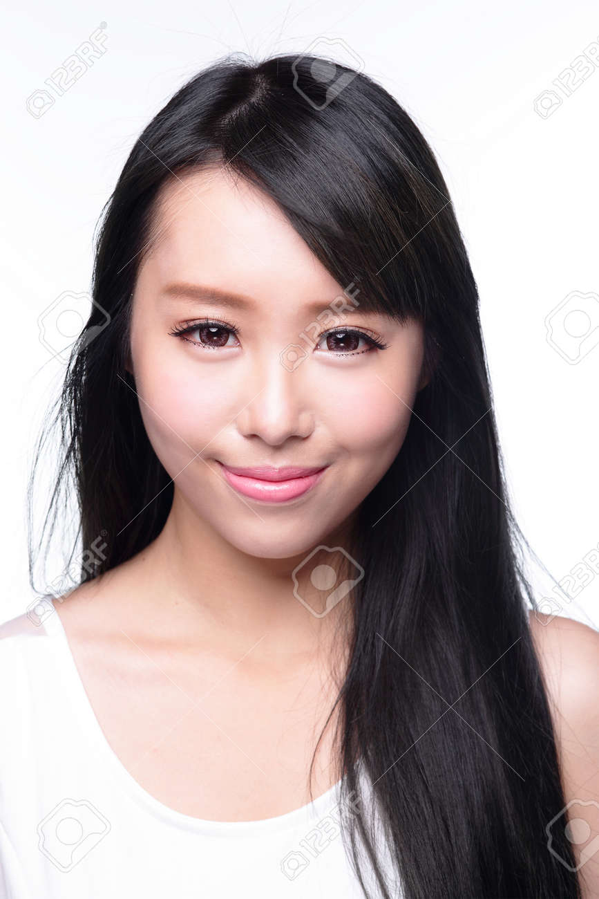 白い背景に アジアのモデル上で分離されて 長い髪と健康肌美容女性笑顔顔 の写真素材 画像素材 Image 白い背景に アジアのモデル上で分離されて 長い髪と健康肌美容女性笑顔顔 の写真素材 画像素材 Image
