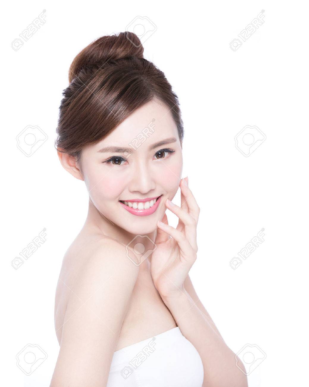 https://previews.123rf.com/images/ryanking999/ryanking9991511/ryanking999151100129/49041227-beautiful-skin-care-woman-face-smile-to-you-isolated-on-white-background-asian-beauty.jpg