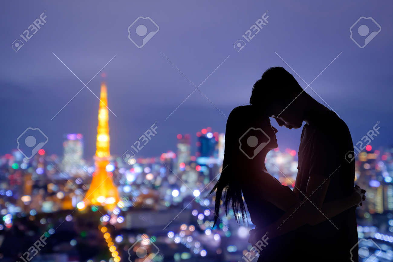 夕日と日本の東京タワーとロマンチックな恋人のシルエット の写真素材 画像素材 Image 夕日と日本の東京タワーとロマンチックな恋人のシルエット の写真素材 画像素材 Image