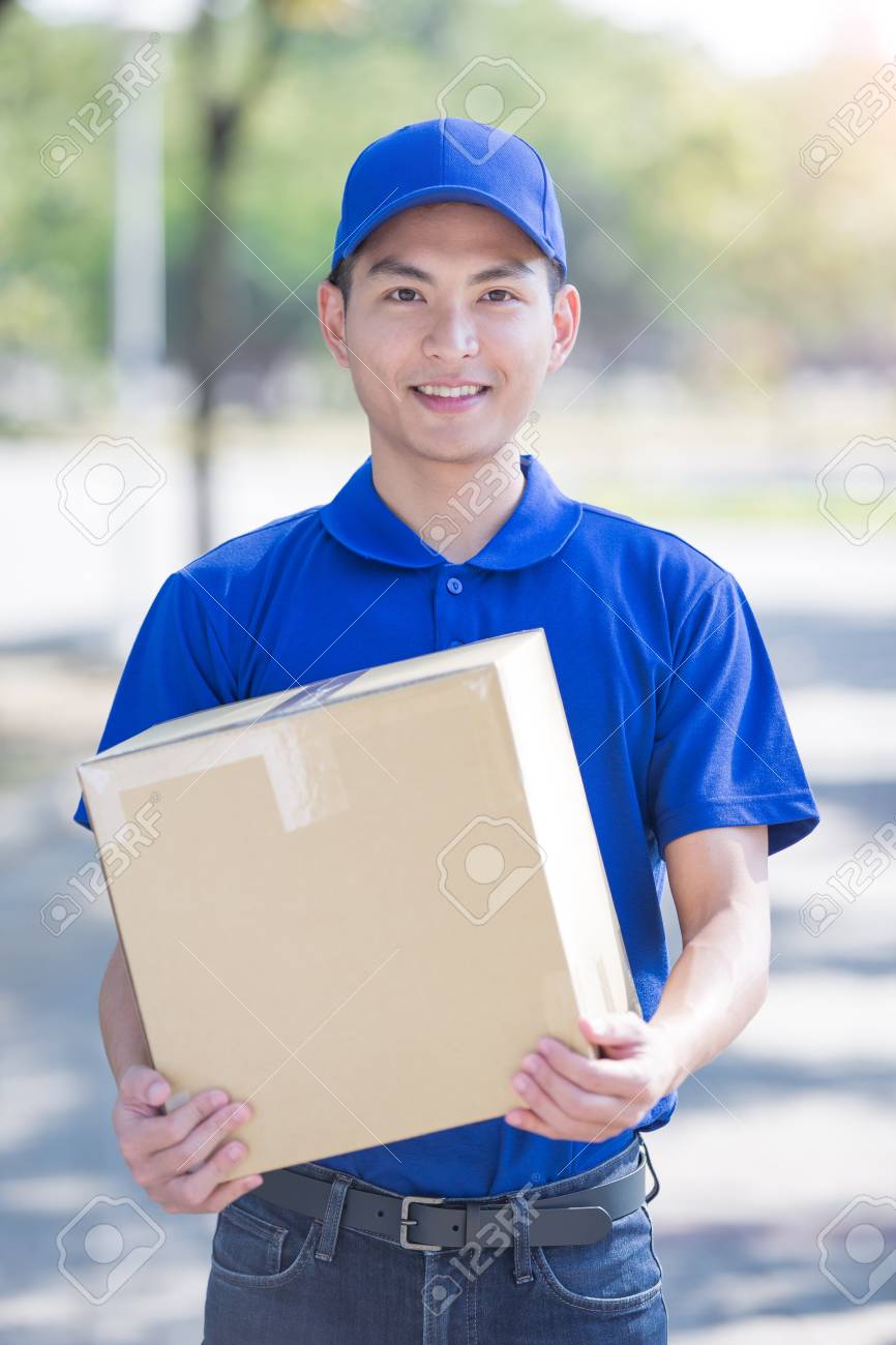 配達員のスタンドとほほえみをあなたに アジア の写真素材 画像素材 Image 配達員のスタンドとほほえみをあなたに アジア の写真素材 画像素材 Image