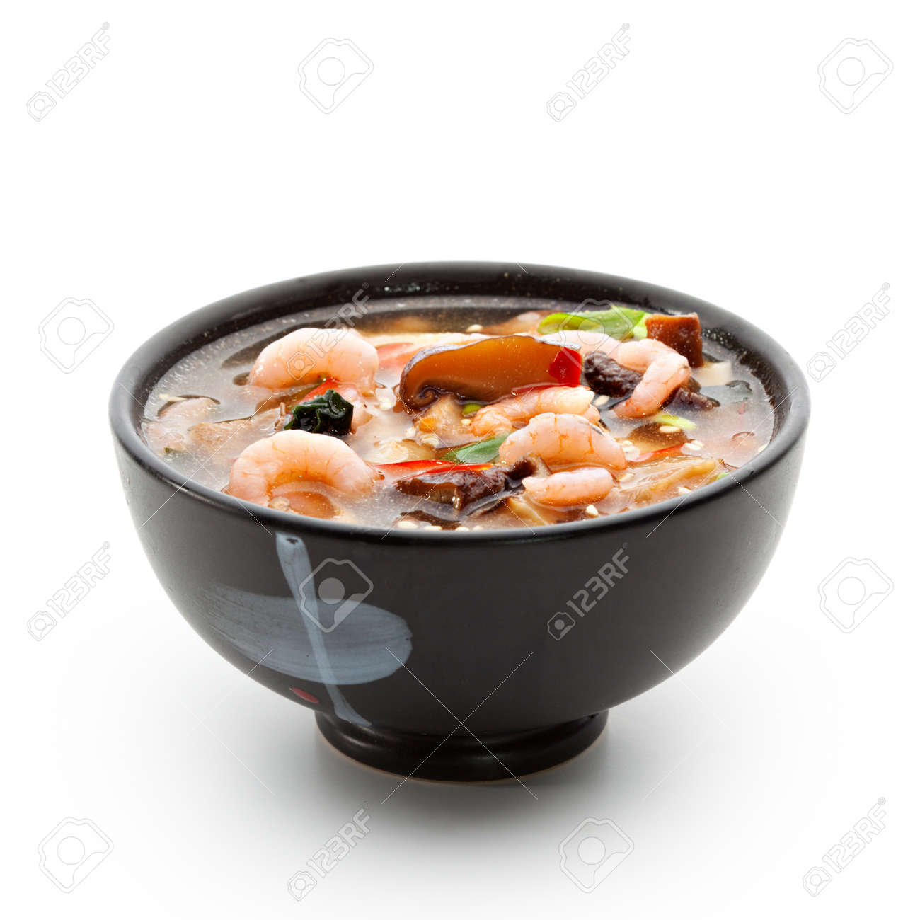 日本料理吸い物スープ成っている魚 豚肉 キノコ エビと麺 うどん コショウ ばねのタマネギ 胡麻添え の写真素材 画像素材 Image 日本料理吸い物スープ成っている魚 豚肉 キノコ エビと麺 うどん コショウ ばねのタマネギ 胡麻添え の写真素材 画像素材 Image