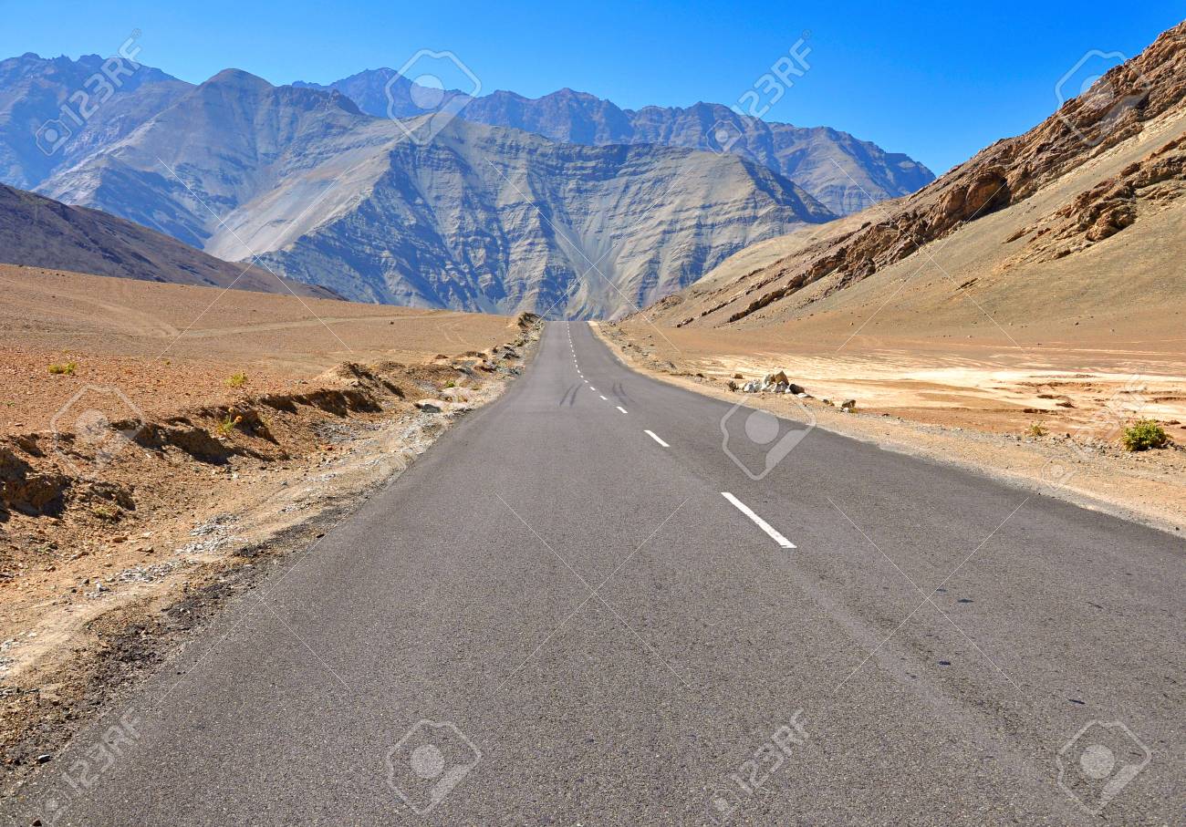 山中遠い道を行く長い道のり の写真素材 画像素材 Image 山中遠い道を行く長い道のり の写真素材 画像素材 Image