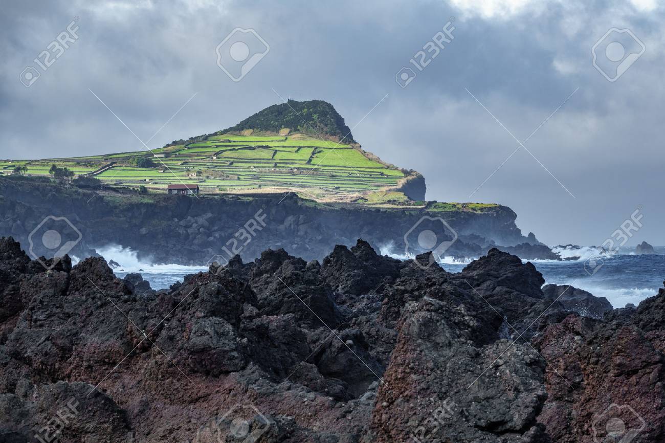 Biscoitos アゾレス諸島テルセイラ島で火山 Rocs の写真素材 画像素材 Image