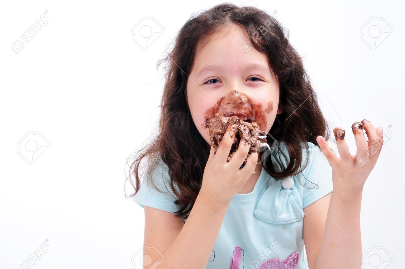 子供がチョコレートを食べる の写真素材 画像素材 Image