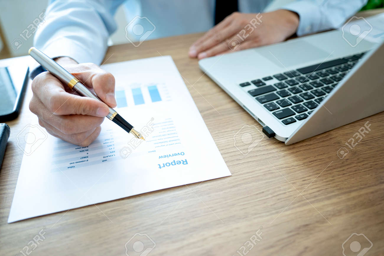 Sale representative or insurance broker offer house purchase contract to buy a house or apartment and give home key chain to customer - 169231991 Sale representative or insurance broker offer house purchase contract to buy a house or apartment and give home key chain to customer - 169231991
