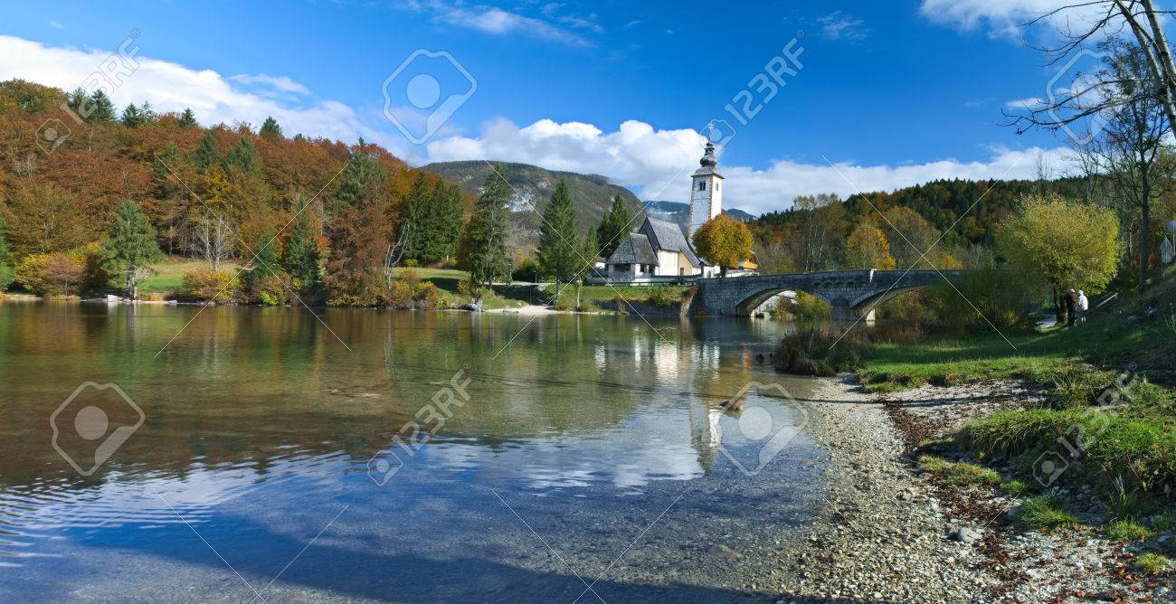 石造りの橋とボーヒン湖 ボヒニ湖 スロベニアで洗礼者聖ヨハネ教会の秋景色 の写真素材 画像素材 Image 石造りの橋とボーヒン湖 ボヒニ湖 スロベニアで洗礼者聖ヨハネ教会の秋景色 の写真素材 画像素材 Image