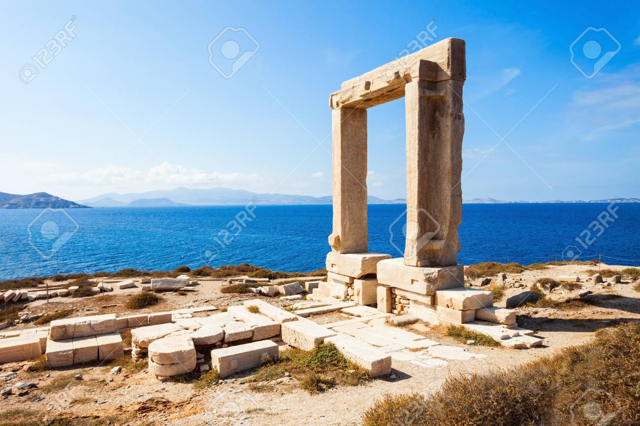 ギリシャ ナクソス島の近く Palatia 島にナクソス Portara やアポロ神殿入り口 の写真素材 画像素材 Image