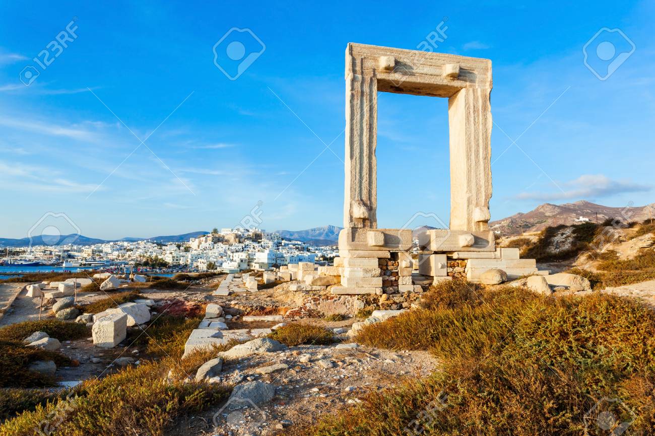 ギリシャ ナクソス島の近く Palatia 島にナクソス Portara やアポロ神殿入り口 の写真素材 画像素材 Image