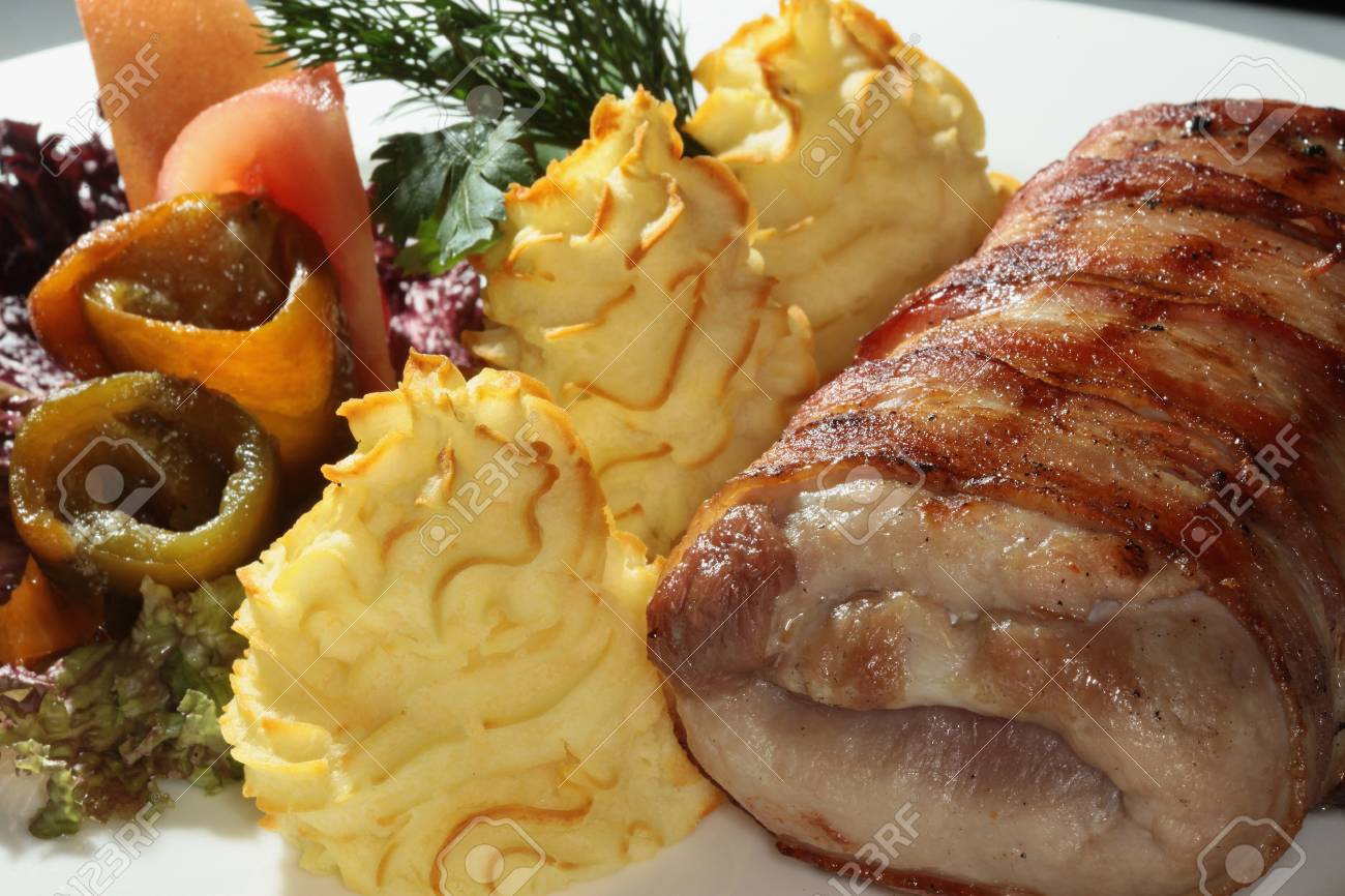 Macro Pain De Viande Avec Du Bacon Et Gratin Dauphinois Decoree