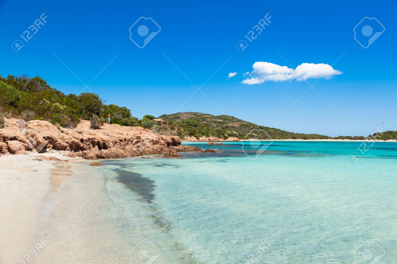 Eau Turquoise De La Plage De Rondinara à Lîle Corse En France