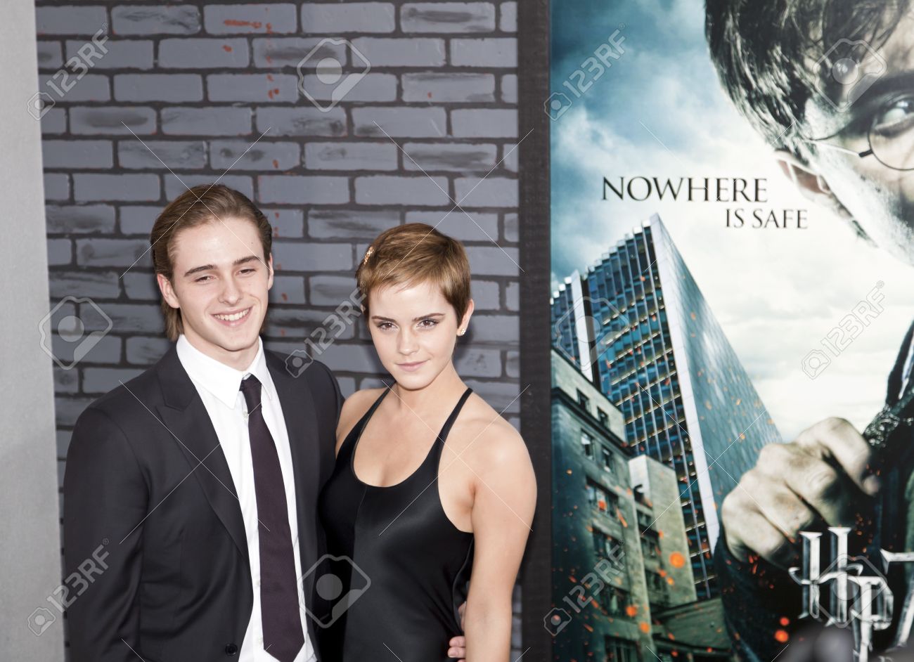 ニューヨーク 11 月 15 日 アレックス ワトソン L エマ ワトソンがニューヨーク市で 10 年 11 月 15 日にアリス タリー ホールで ハリー ポッターと死の秘宝 パート 1 のプレミアに出席します の写真素材 画像素材