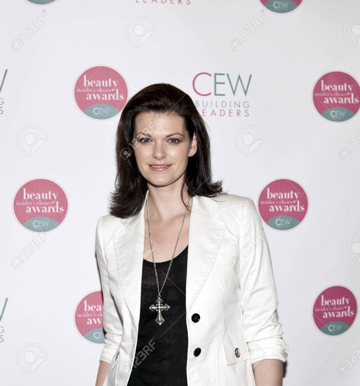 ミスアメリカ ニューヨーク、NY - 5 月 20 日: 元ミス ・ アメリカ、女優ケイト「私、2011 化粧品エグゼクティブ女性美賞に出席ザ ウォルドルフ  アストリア ホテルで 2011 年 5 月 20 日にニューヨーク市で。の写真素材・画像素材 Image 9561653