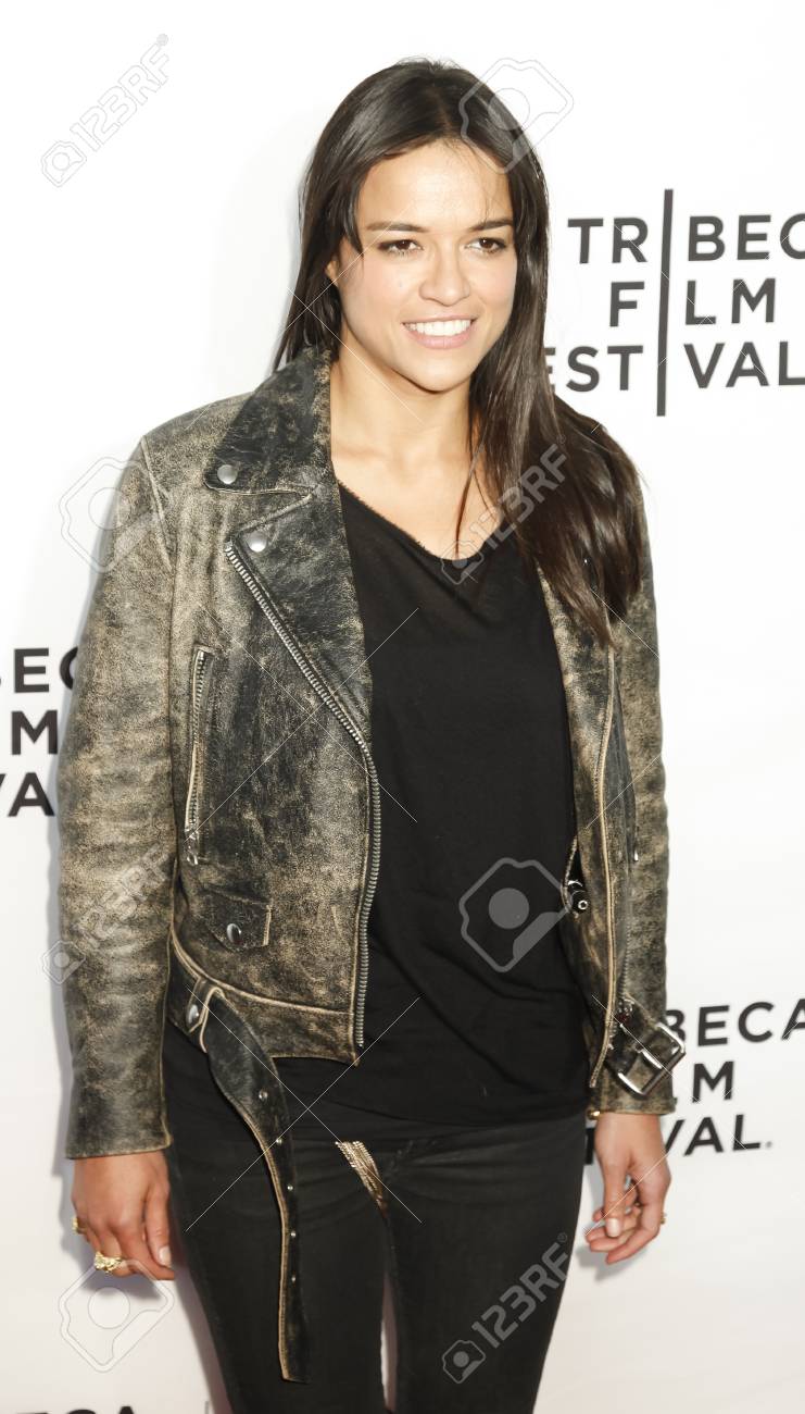 ニューヨーク ニューヨーク アメリカ合衆国 15 年 4 月 15 日 女優ミシェル ロドリゲス ビーコン劇場のマンハッタンで 15 トライベッカ映画祭世界初演のライブからニューヨークに出席 の写真素材 画像素材 Image