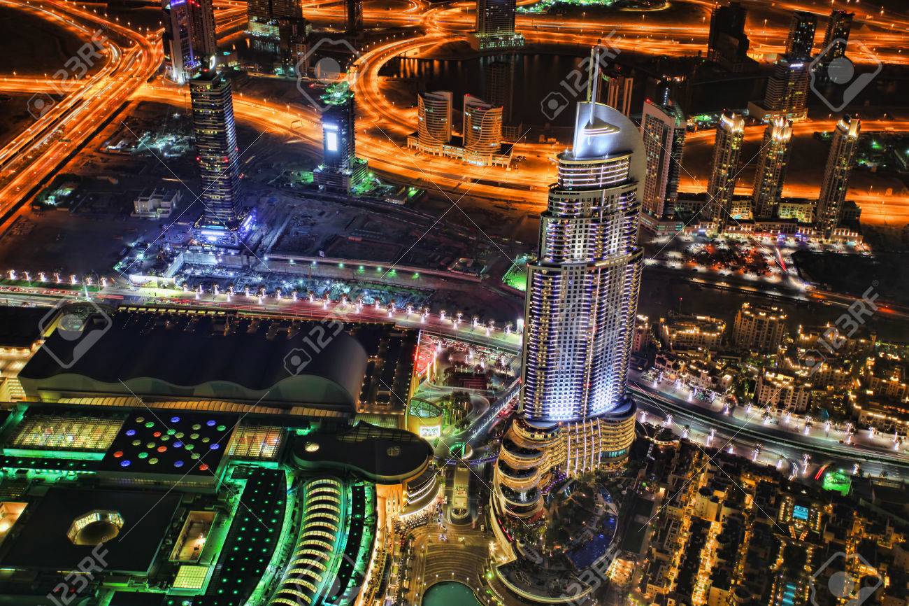 ブルジュ ドバイ アラブ首長国連邦からの夜景 の写真素材 画像素材 Image