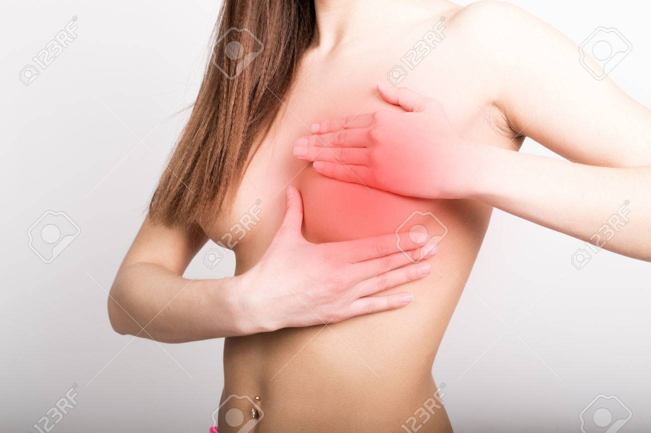 乳がんセルフ チェックします 若い女性は彼女の胸のしこりや乳がんの兆候を調べること 健康的なライフ スタイルのコンセプト の写真素材 画像素材 Image 乳がんセルフ チェックします 若い女性は彼女の胸のしこりや乳がんの兆候を調べること 健康的なライフ スタイルのコンセプト の写真素材 画像素材 Image