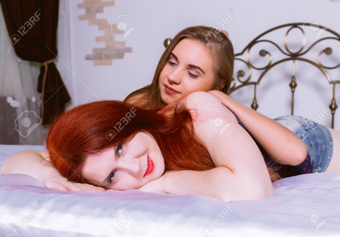 2 Babes in lesbian fun!