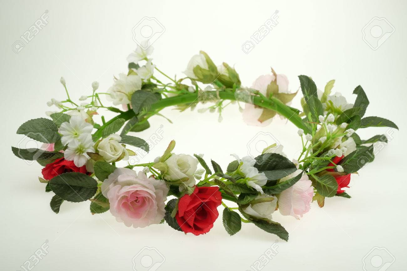 白い背景の上の花の冠 の写真素材 画像素材 Image