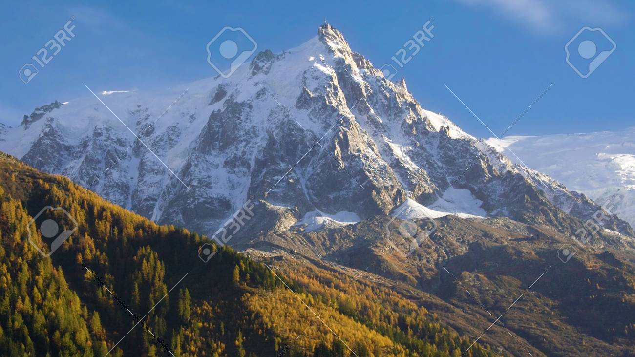 フランスのシャモニーからモンブラン山地のエギーユ デュ ミディ