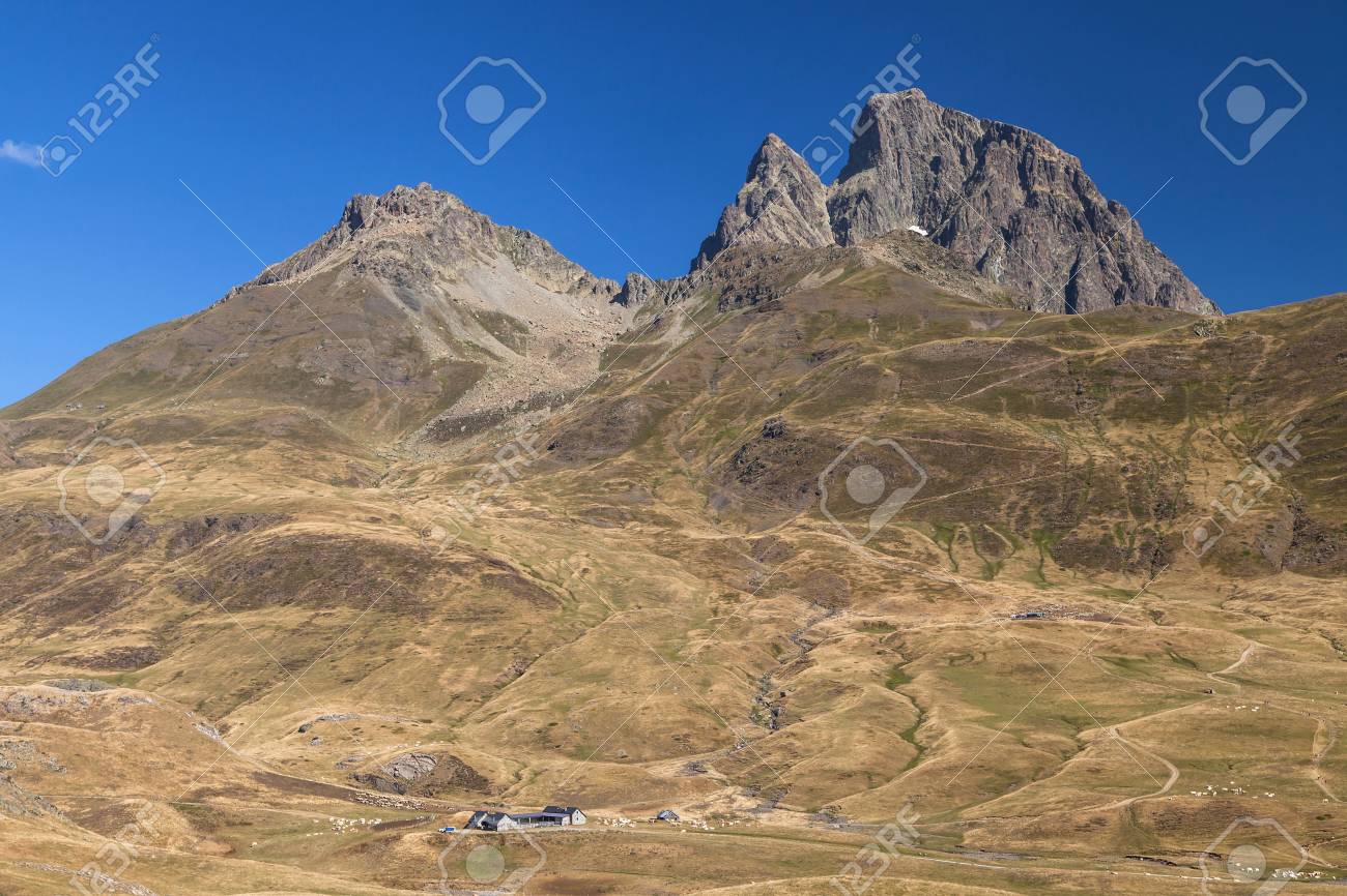 Pic Du Midi D Ossau De La Montagne Pourtalet Passer à La Frontière Entre Lespagne Et La France
