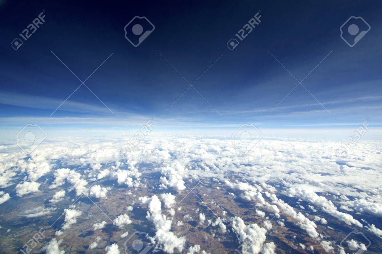 空と地球上の雲の空撮 の写真素材 画像素材 Image 空と地球上の雲の空撮 の写真素材 画像素材 Image