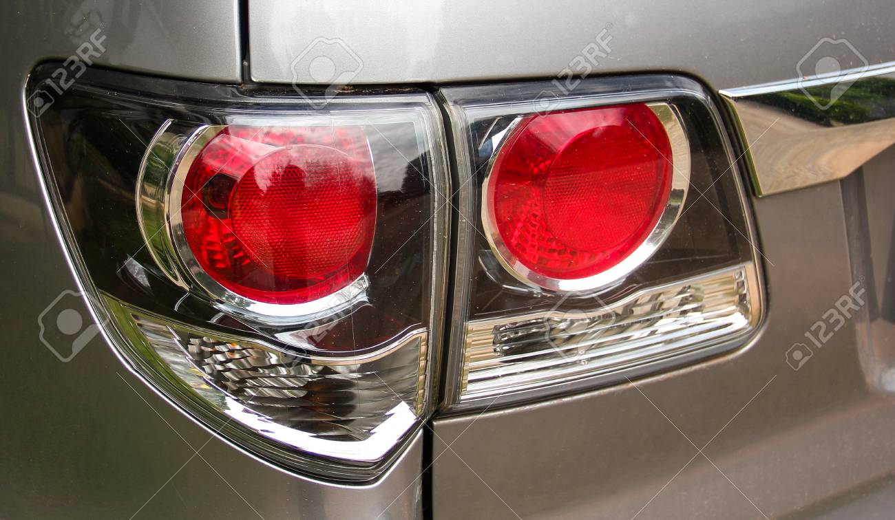 Suv 車の左側にあるテールライト の写真素材 画像素材 Image Suv 車の左側にあるテールライト の写真素材 画像素材 Image