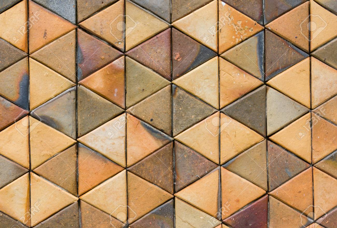 Pared De Azulejos De Arcilla Construido En El Diseno De La