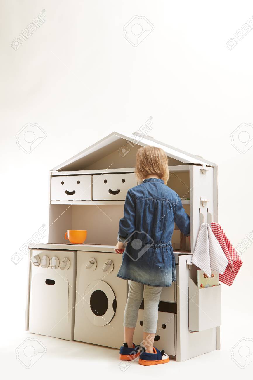 toddler toy kitchen