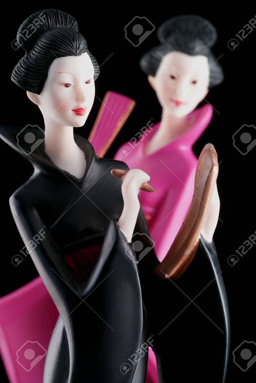 https://previews.123rf.com/images/saspartout/saspartout0801/saspartout080100007/2406702-two-beautiful-chinese-ladies-isolated-on-a-black-background-.jpg