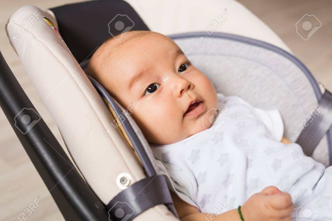 Nouveau Ne Bebe Garcon Asiatique Race Mixte Enfant En Bas Age Banque D Images Et Photos Libres De Droits Image