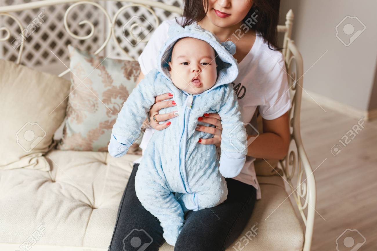 Gros Plan Nouveau Ne Metisse Bebe Nouveau Ne Asiatique Et Britannique Banque D Images Et Photos Libres De Droits Image