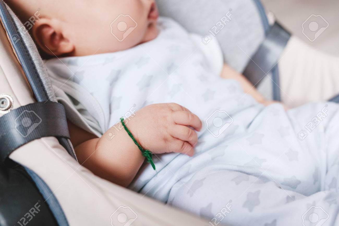 Gros Plan De Bebe Nouveau Ne Metisse Main Nouveau Ne Asiatique Et Britannique Banque D Images Et Photos Libres De Droits Image