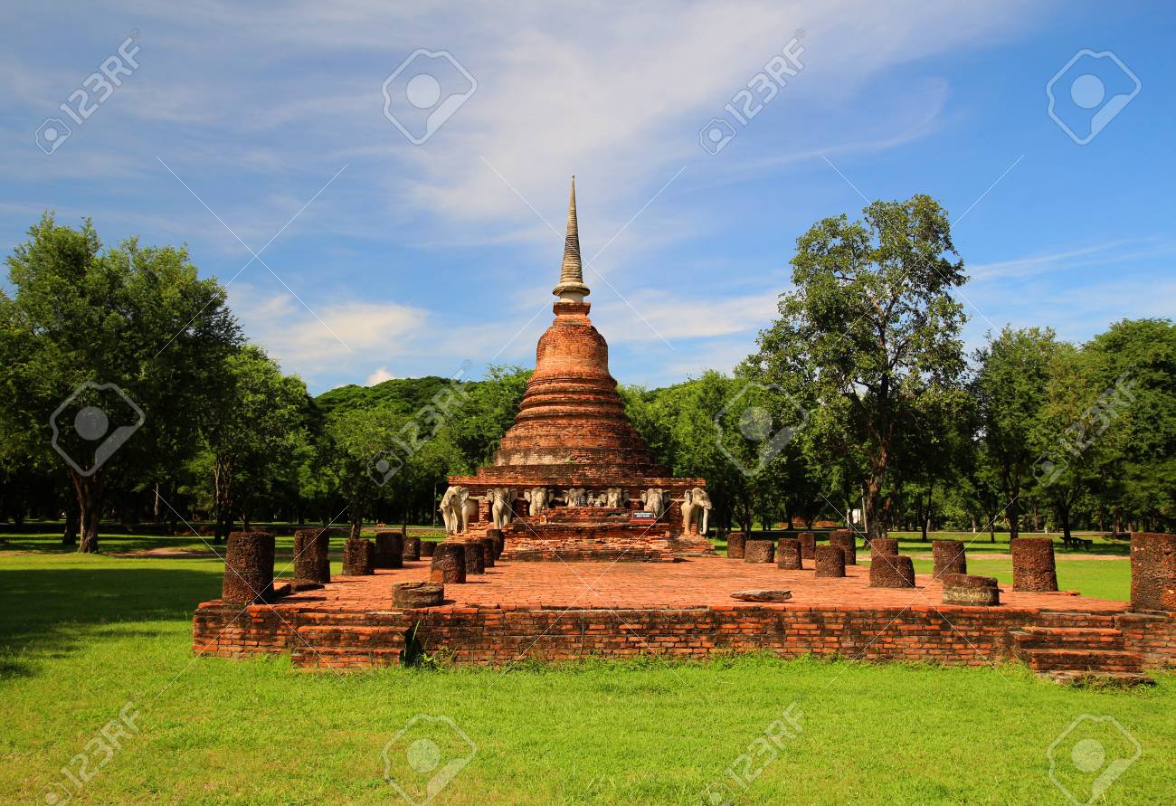 wat chang lom sukhothai old town historic civilization history