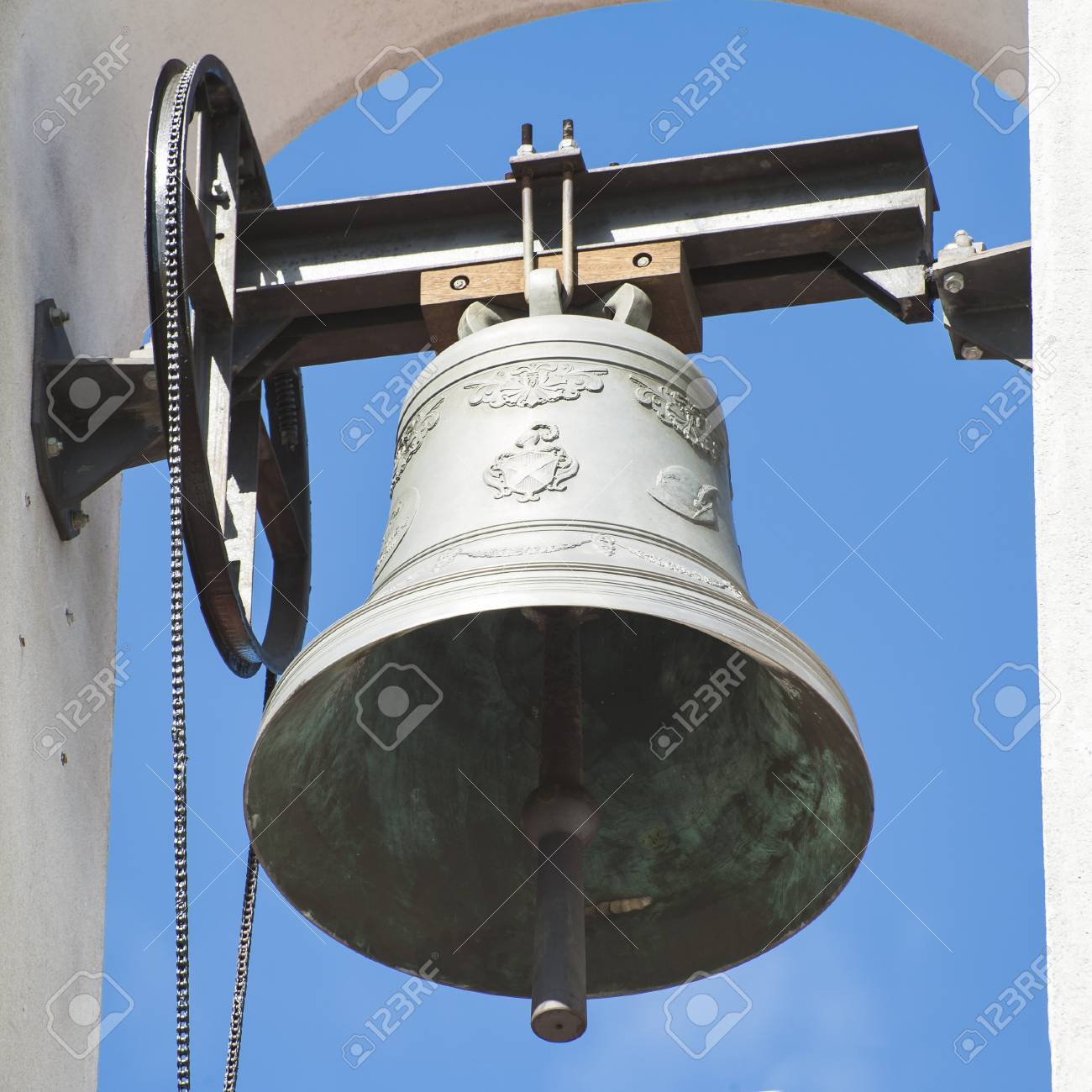 Petit Clocher Avec Une Cloche D Eglise De Campagne I Banque D Images Et Photos Libres De Droits Image Petit Clocher Avec Une Cloche D Eglise De Campagne I Banque D Images Et Photos Libres De Droits Image