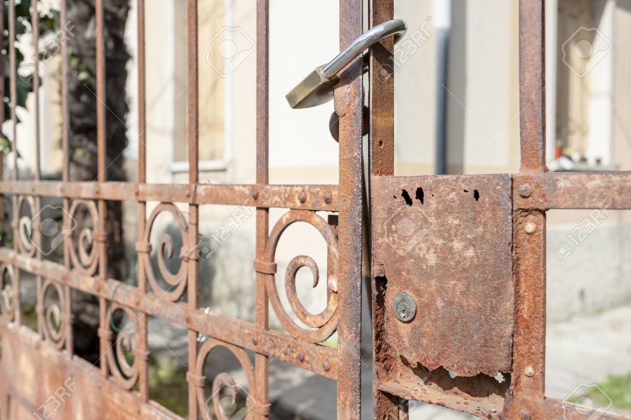 rusting of iron gate