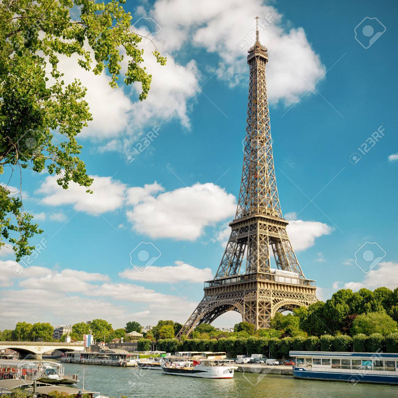 フランス パリのセーヌ川からのエッフェル塔 の写真素材 画像素材 Image