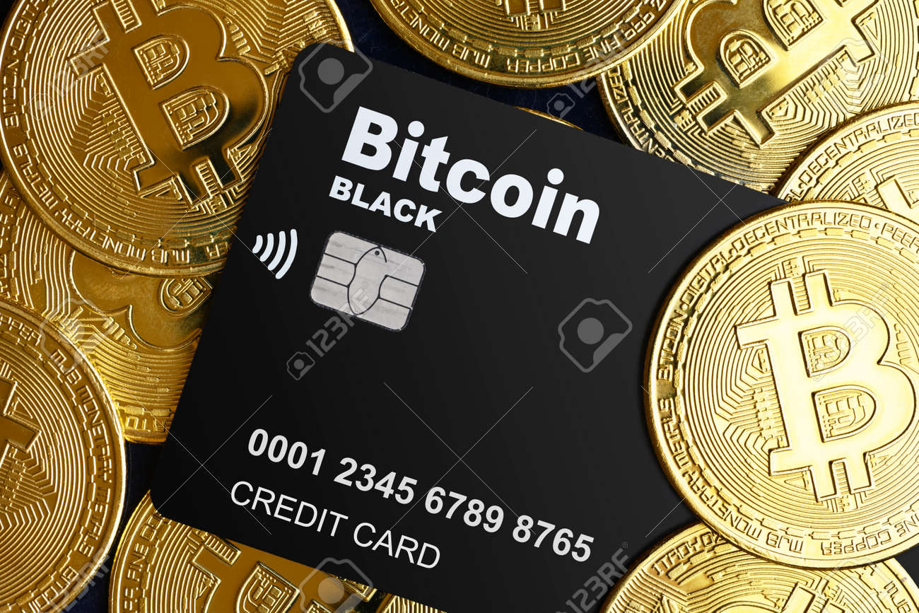 Tarjeta De Crédito Bitcoin Y Pila De Monedas De Bit, Moneda Criptográfica  Digital Bitcoin Para Transacciones Electrónicas. Bitcoins De Oro Y Tarjeta  Bancaria De Plástico. Concepto De Servicio, Pago, Dinero Virtual Y