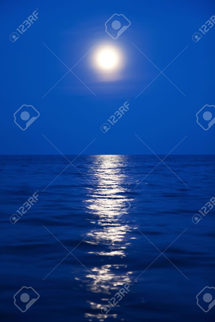 月光と海 の写真素材 画像素材 Image 月光と海 の写真素材 画像素材 Image