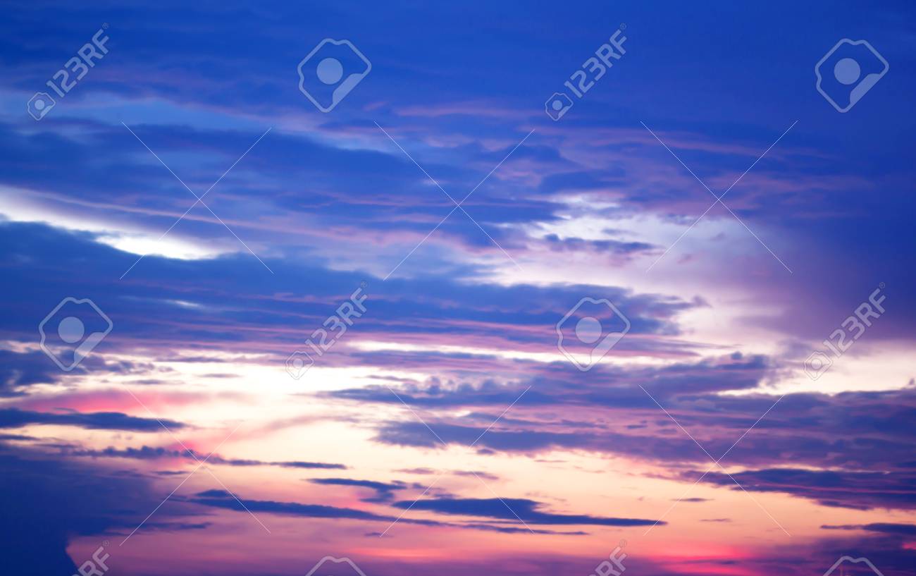GAHGA 光れーる 君との夕焼けオレンジ （夕焼け空の背景。燃える