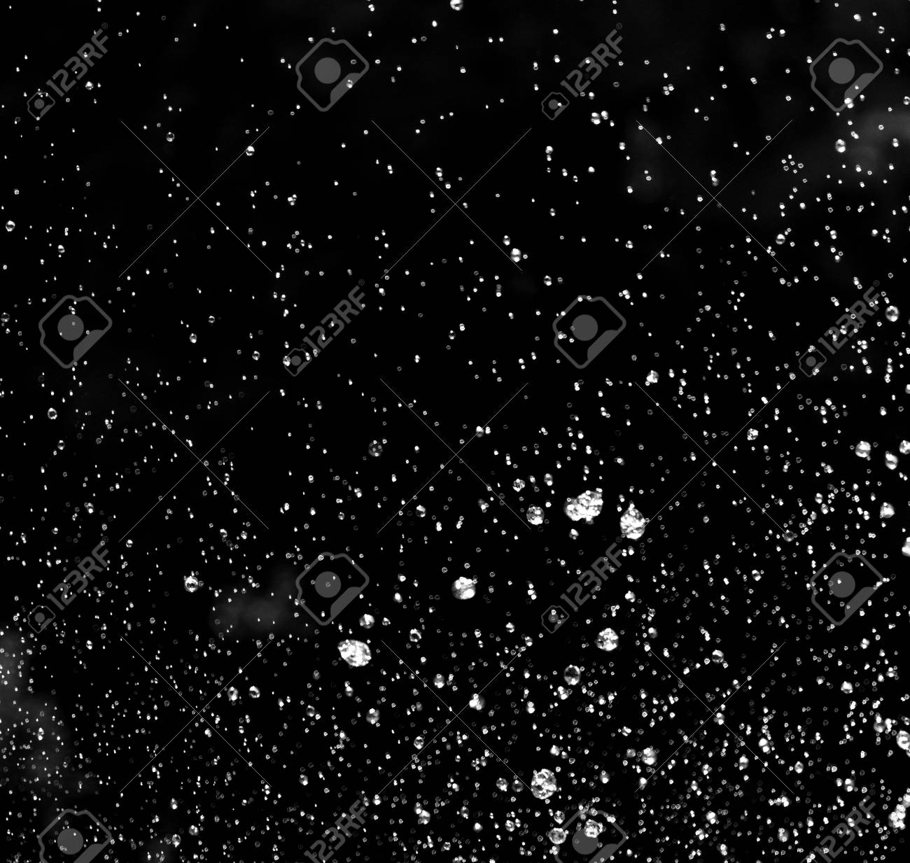 抽象的な背景 黒の背景に雨の形で水のしぶき の写真素材 画像素材 Image 抽象的な背景 黒の背景に雨の形で水のしぶき の写真素材 画像素材 Image