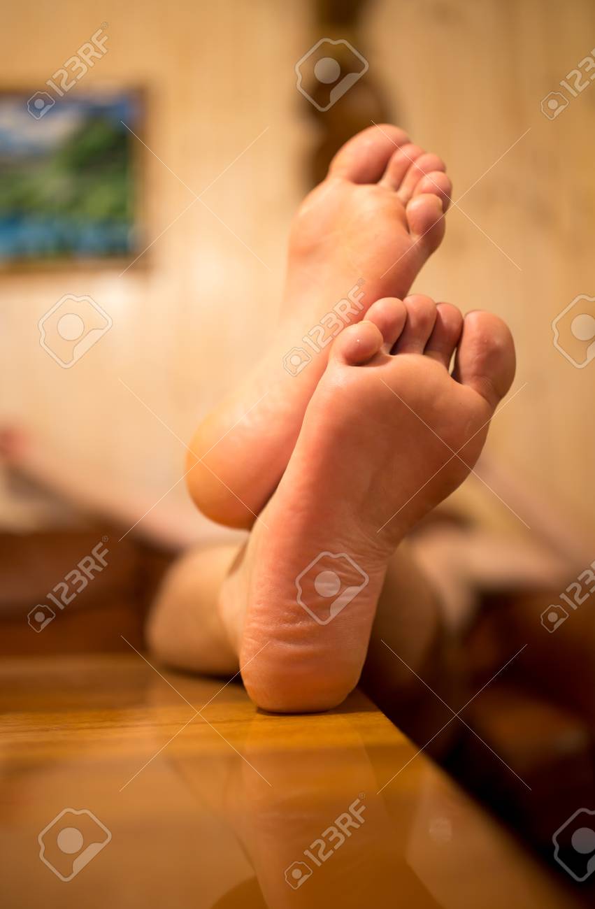 男の足の素足 の写真素材 画像素材 Image