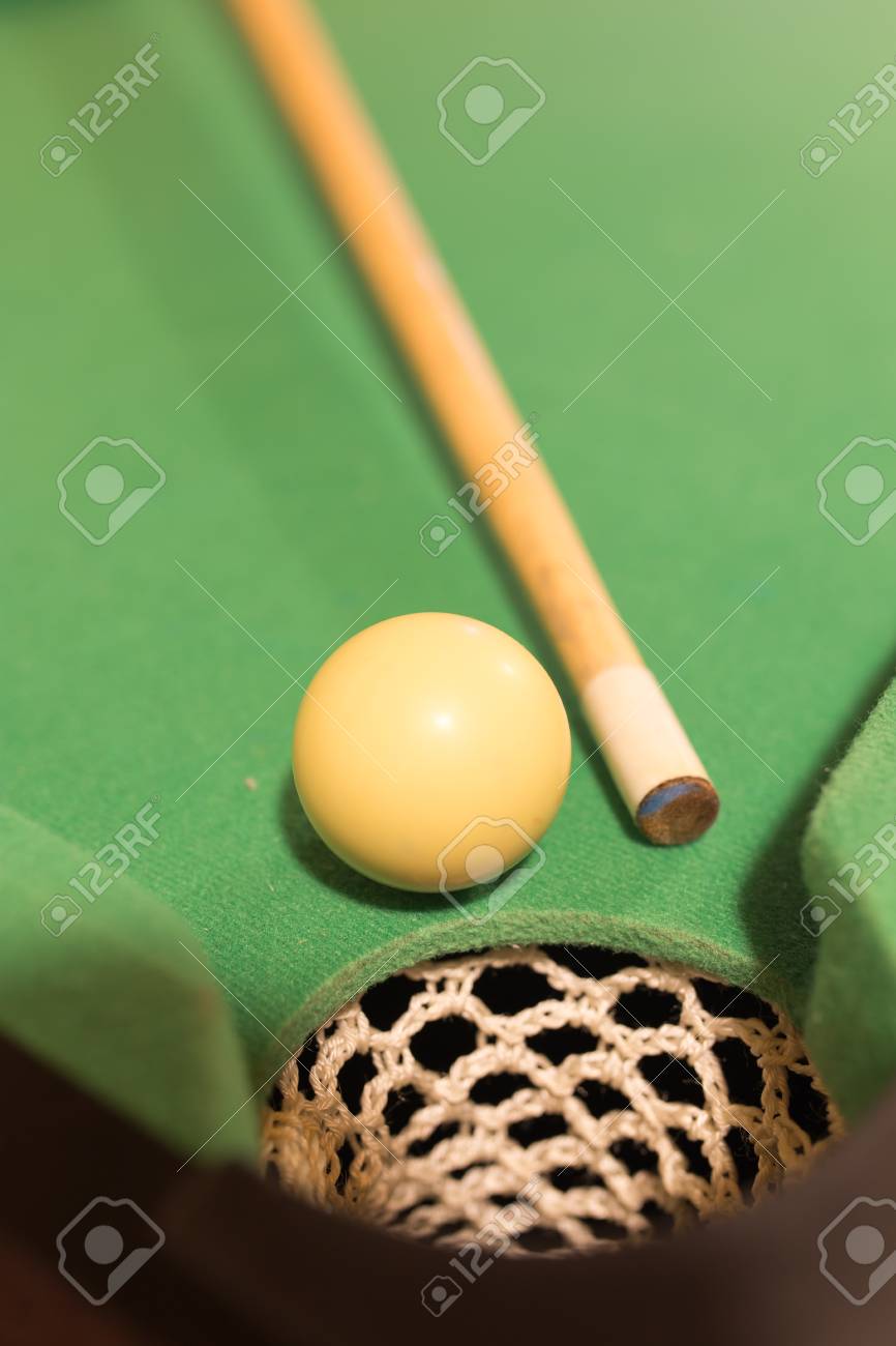 ボールとキュービリヤードとボードゲーム の写真素材 画像素材 Image