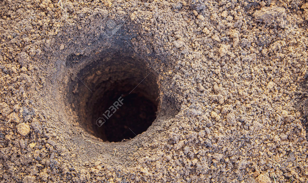 드릴링 기술로 땅바닥에 로열티 무료 사진, 그림, 이미지 그리고 스톡포토그래피. Image 169946647