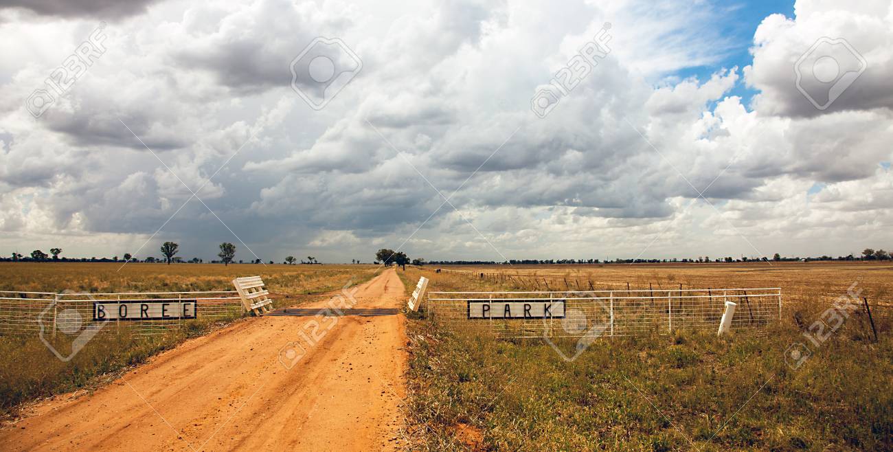 https://previews.123rf.com/images/schnepfclaudia/schnepfclaudia1712/schnepfclaudia171200054/92708371-boree-park-outback-at-dubbo-new-south-wales-australia.jpg