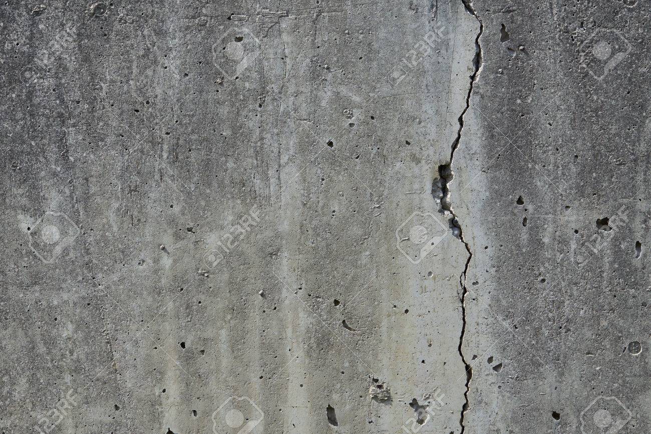 長い亀裂汚い風化コンクリート壁 の写真素材 画像素材 Image 80822821